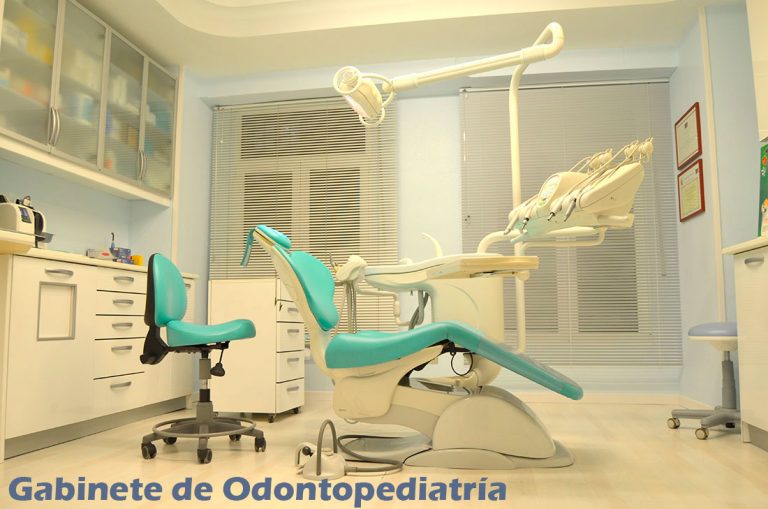 Clinica-Dental-Fueros-Vitoria-Gasteiz-Instalaciones-interior-consulta